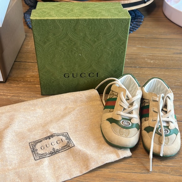 Gucci baby shoes size 19 slightly used - Picture 5 of 5